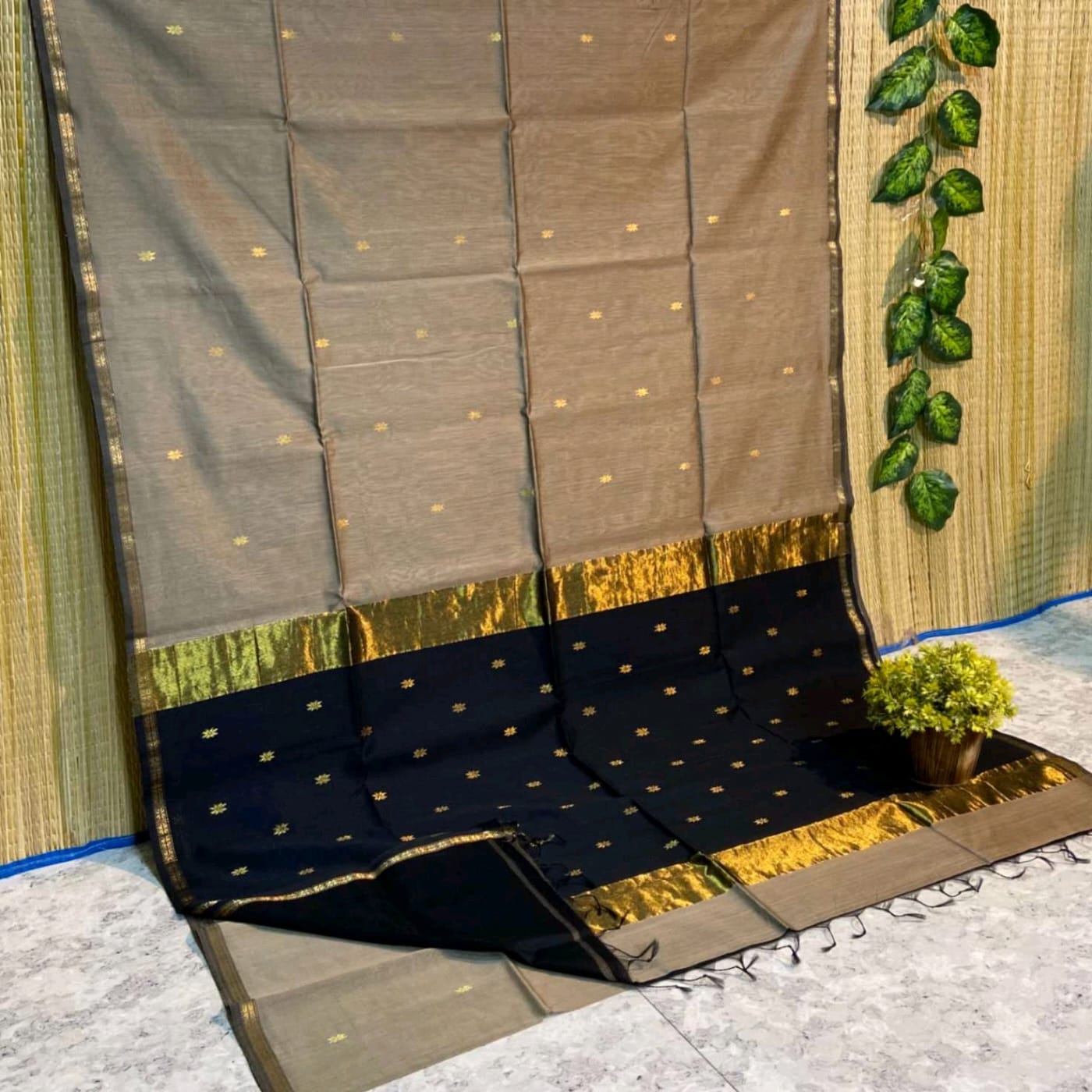 Maheshwari zari weaving work Handloom cotton silk